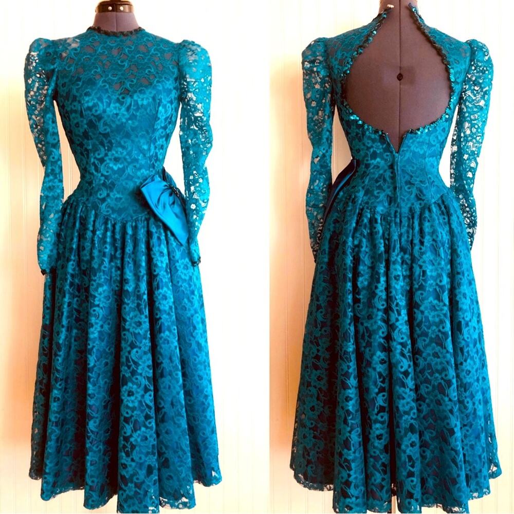 Vintage Blue Green Lace Gown Sequin Details Open Back Sweetheart Big Bow Teal